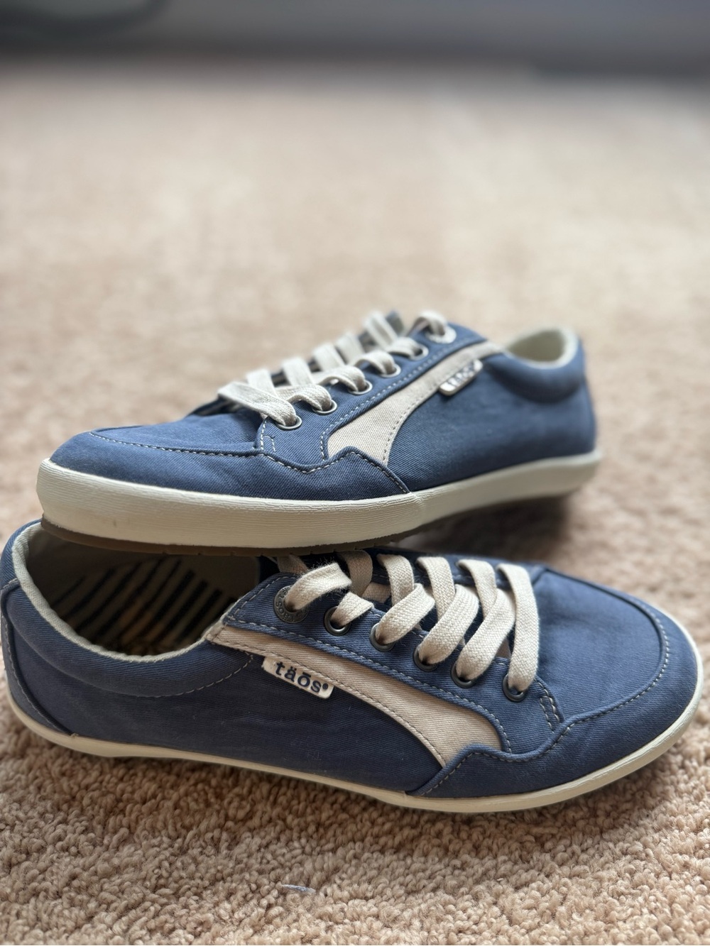 Taos Shooting Star Womens Canvas Sneakers
